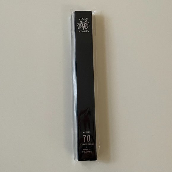 KVD Vegan Beauty #70 Pomade Brush Brow Eyeliner Brush Kat Von D NIB - Picture 2 of 3
